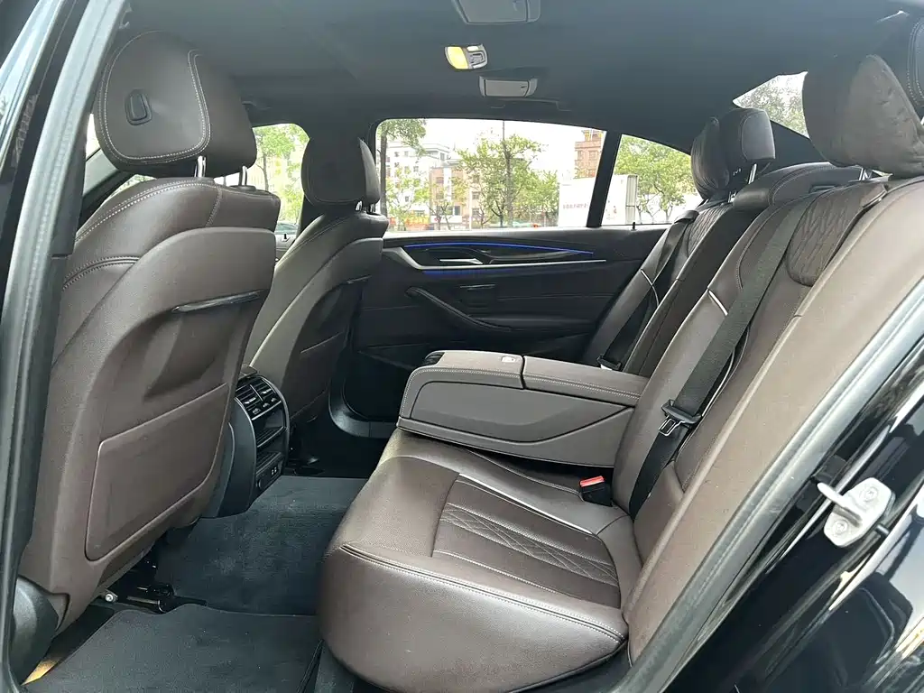 BMW 5 Series — миниатюра 6