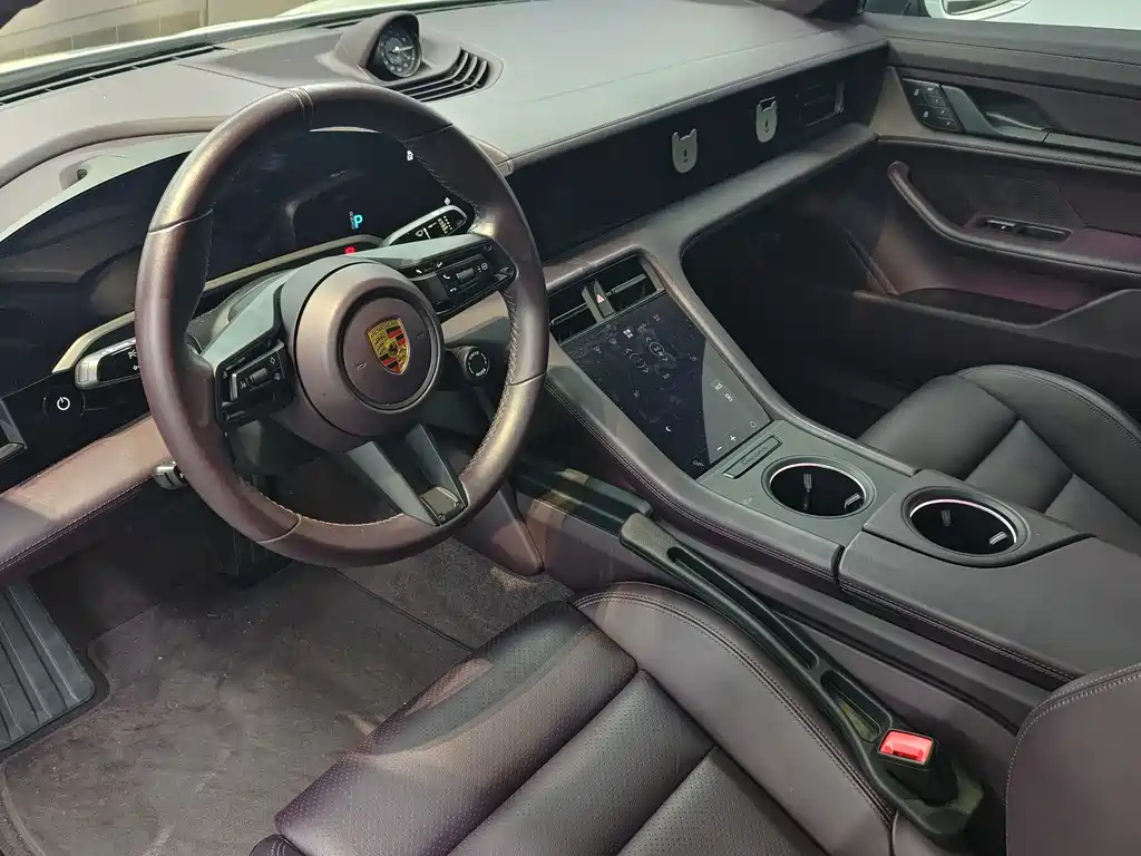 Porsche Taycan — миниатюра 6