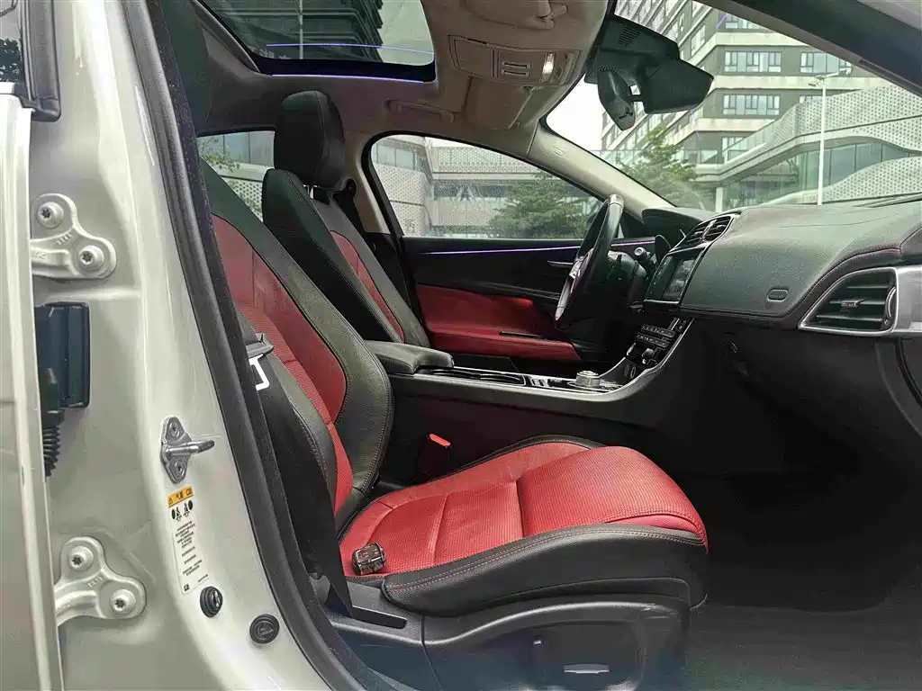Jaguar XE — миниатюра 6
