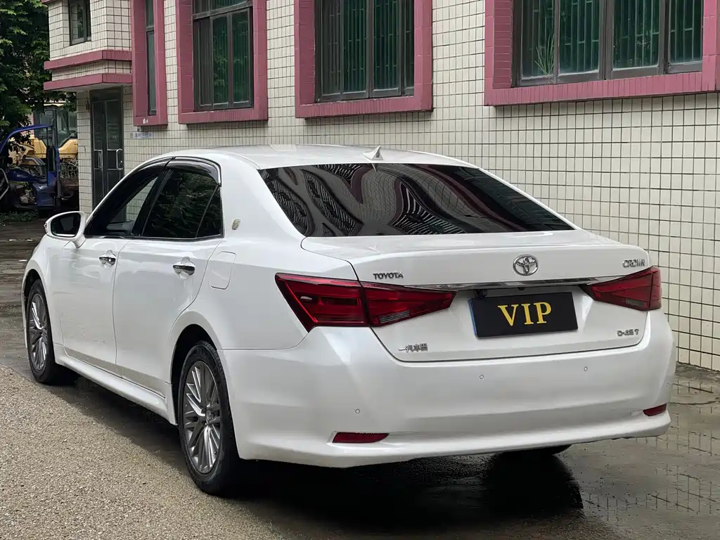 Toyota Crown — миниатюра 9