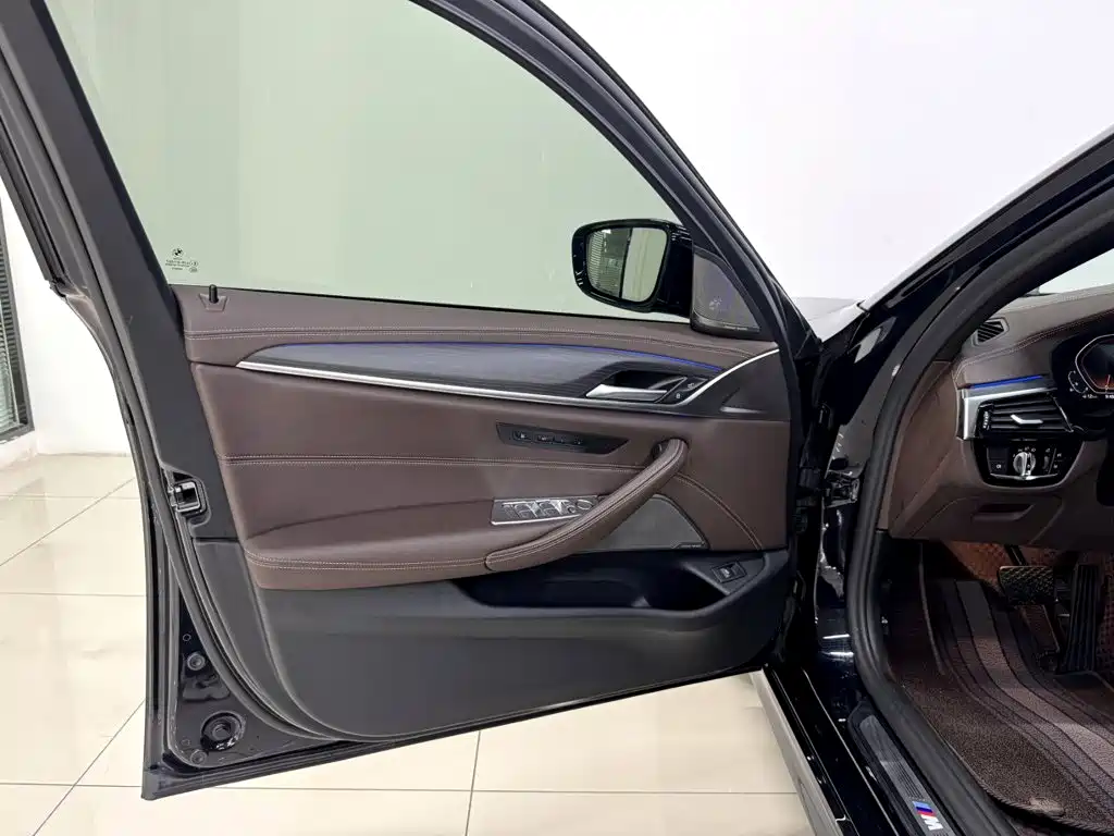 BMW 5 Series — миниатюра 8