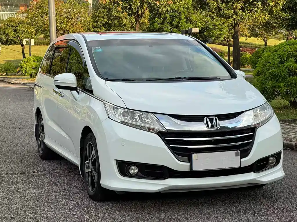 Honda Odyssey 2.4L Luxury Edition, фото 3