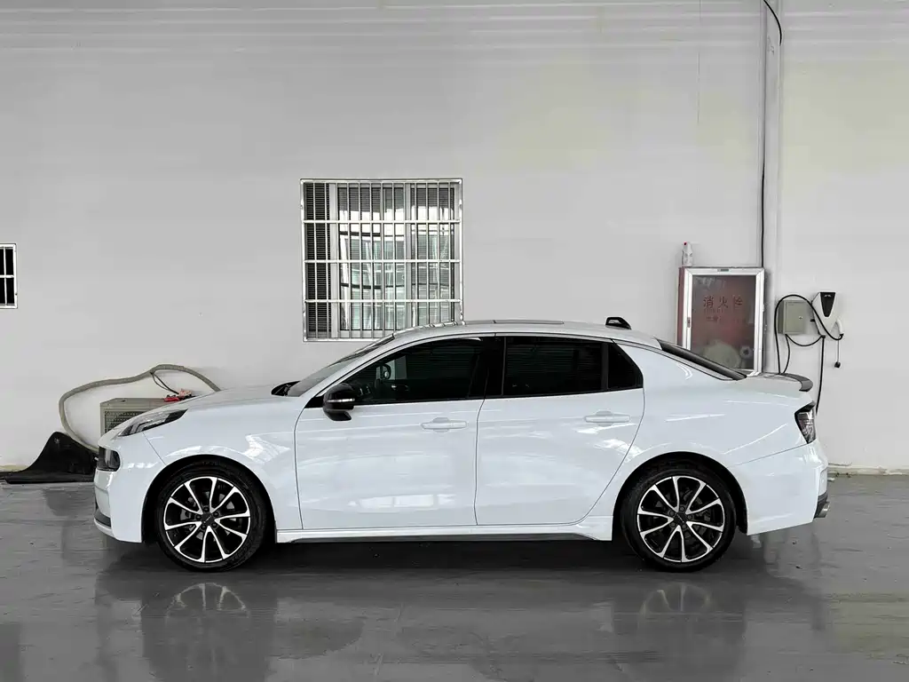 Lynk & Co 03 — миниатюра 2