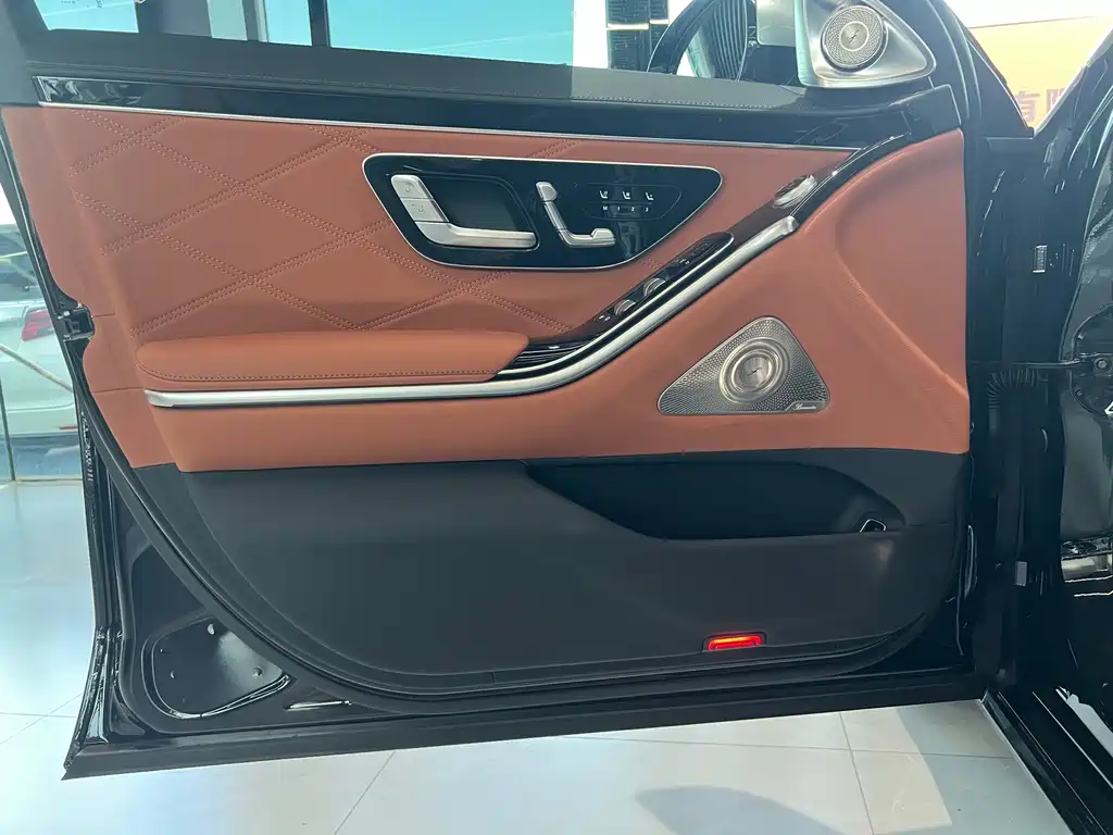 Mercedes-Benz S-Class — миниатюра 10