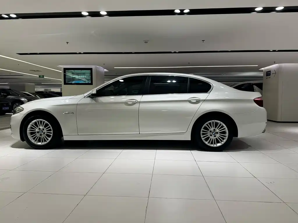 BMW 5 Series — миниатюра 4