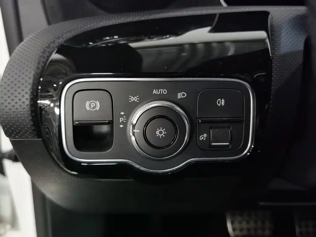Mercedes-Benz CLA (Import) — миниатюра 21