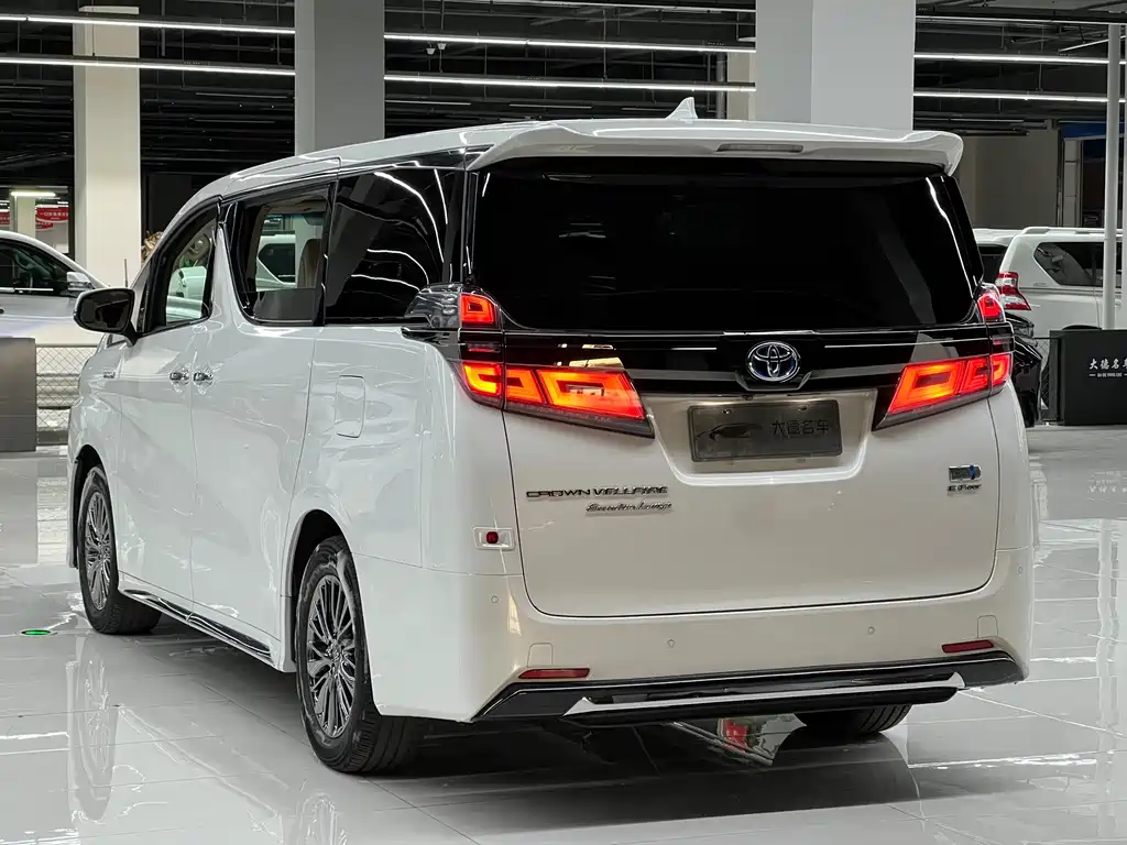 Toyota Vellfire — миниатюра 6