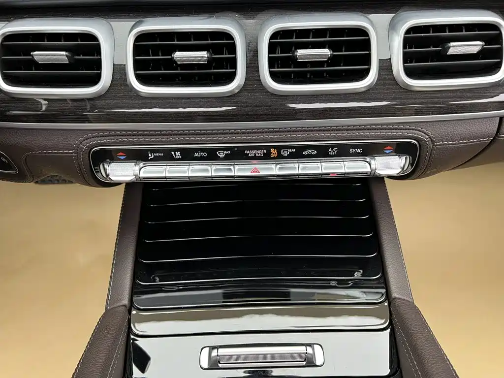 Mercedes-Benz GLS — миниатюра 48
