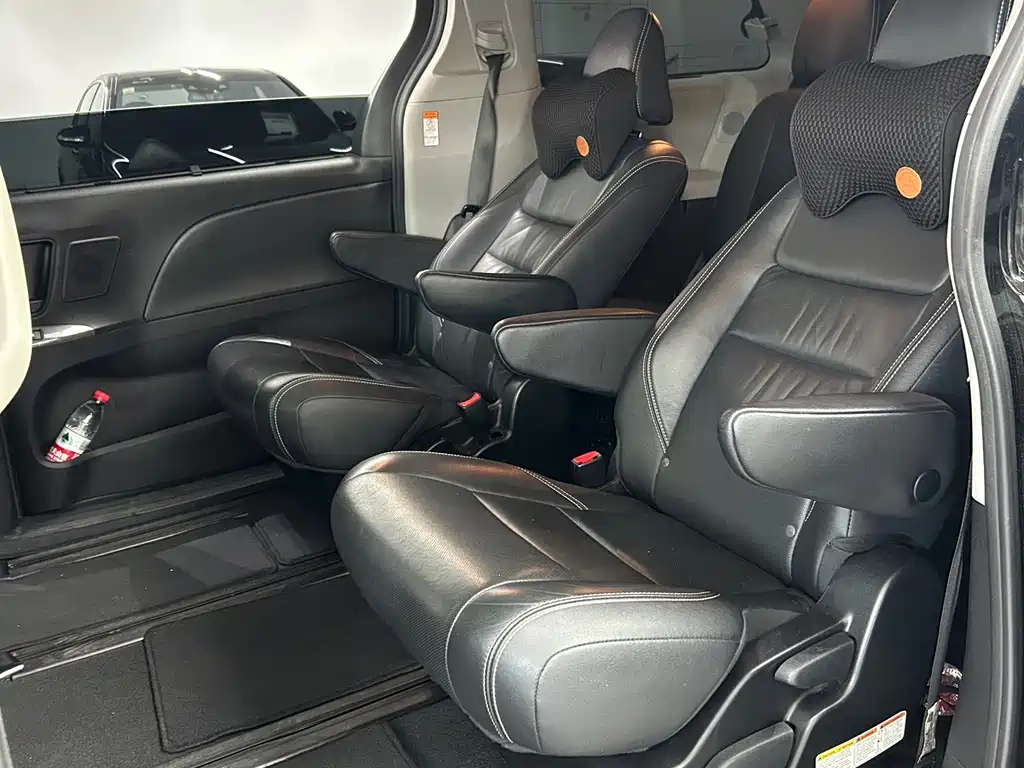 Toyota Sienna — миниатюра 10