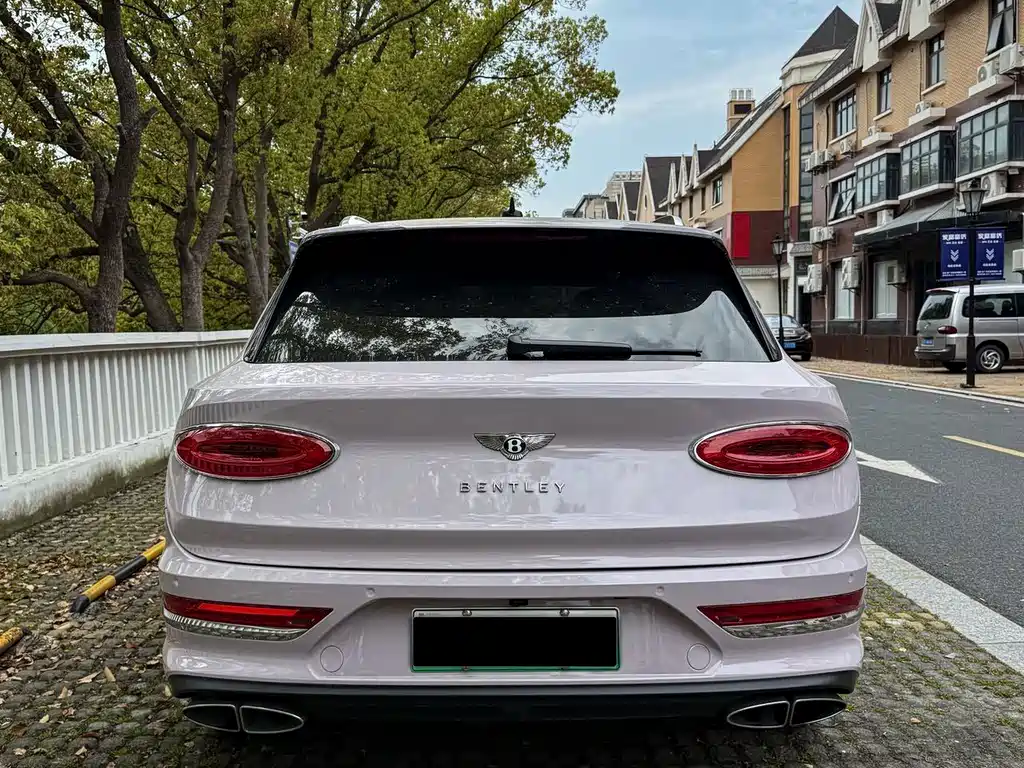 Bentley Bentayga PHEV — миниатюра 3