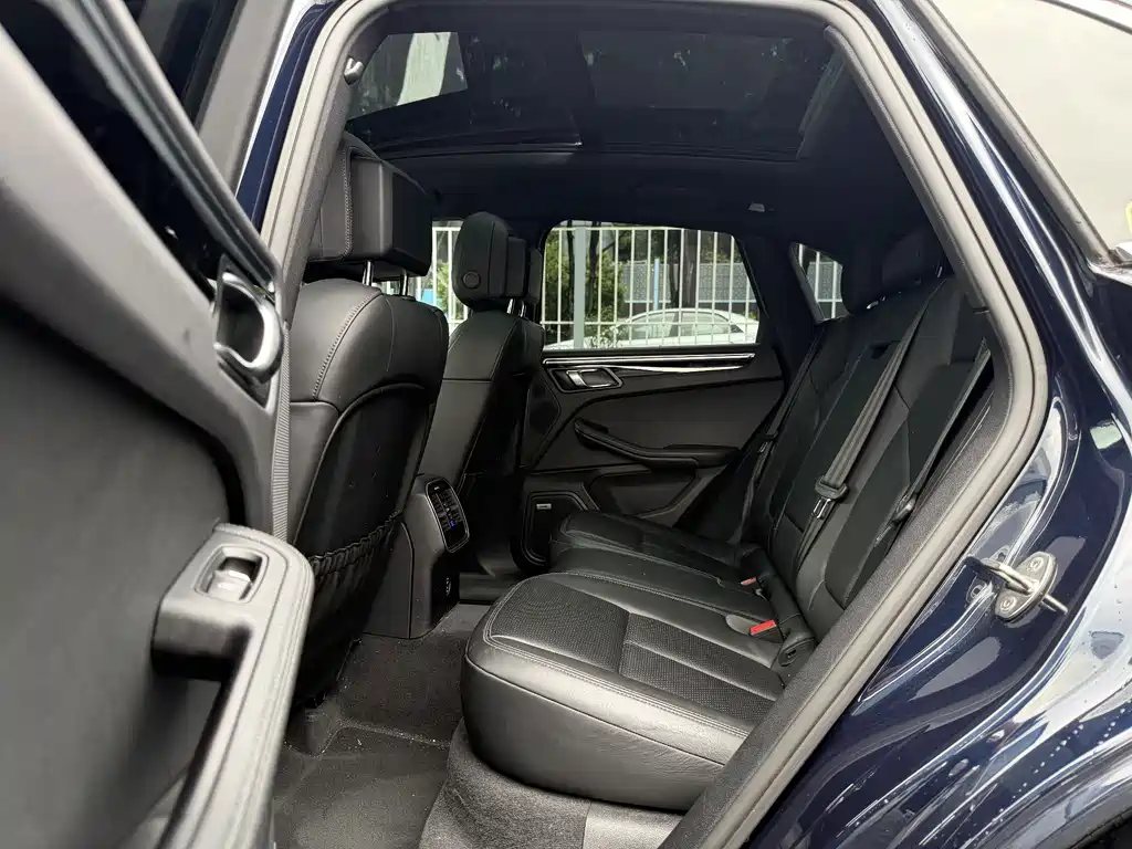 Porsche Macan — миниатюра 8