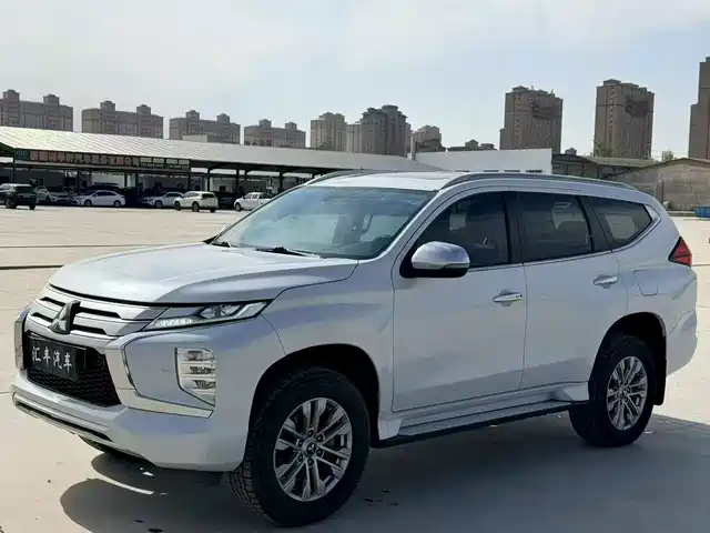 Mitsubishi Pajero Sport Import