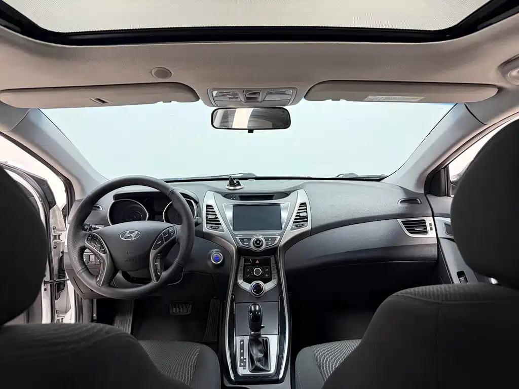 Hyundai Elantra Langdong — миниатюра 11