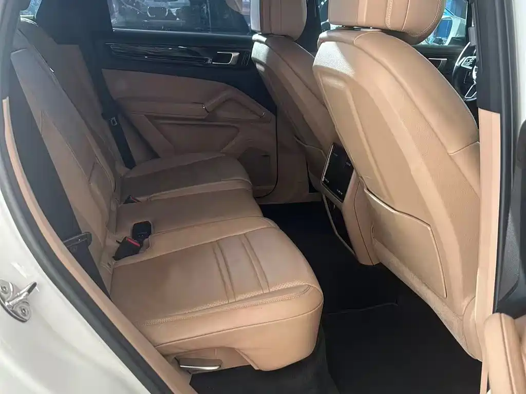 Porsche Cayenne — миниатюра 9