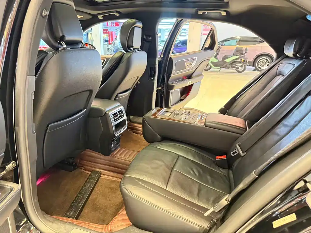 Lincoln Continental — миниатюра 12