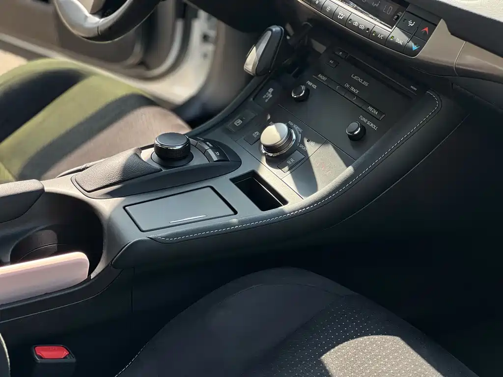 Lexus CT 2014 CT200h Comfort