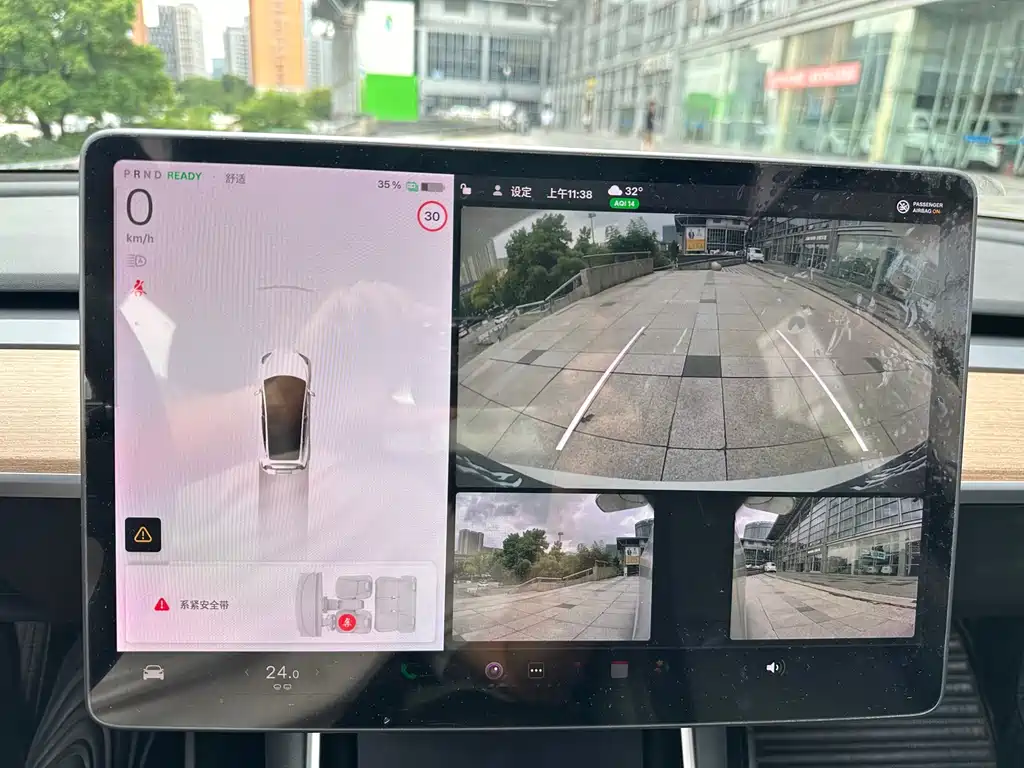 Tesla Model 3 — миниатюра 10