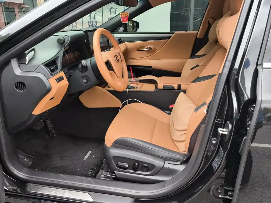 Lexus ES — миниатюра 9