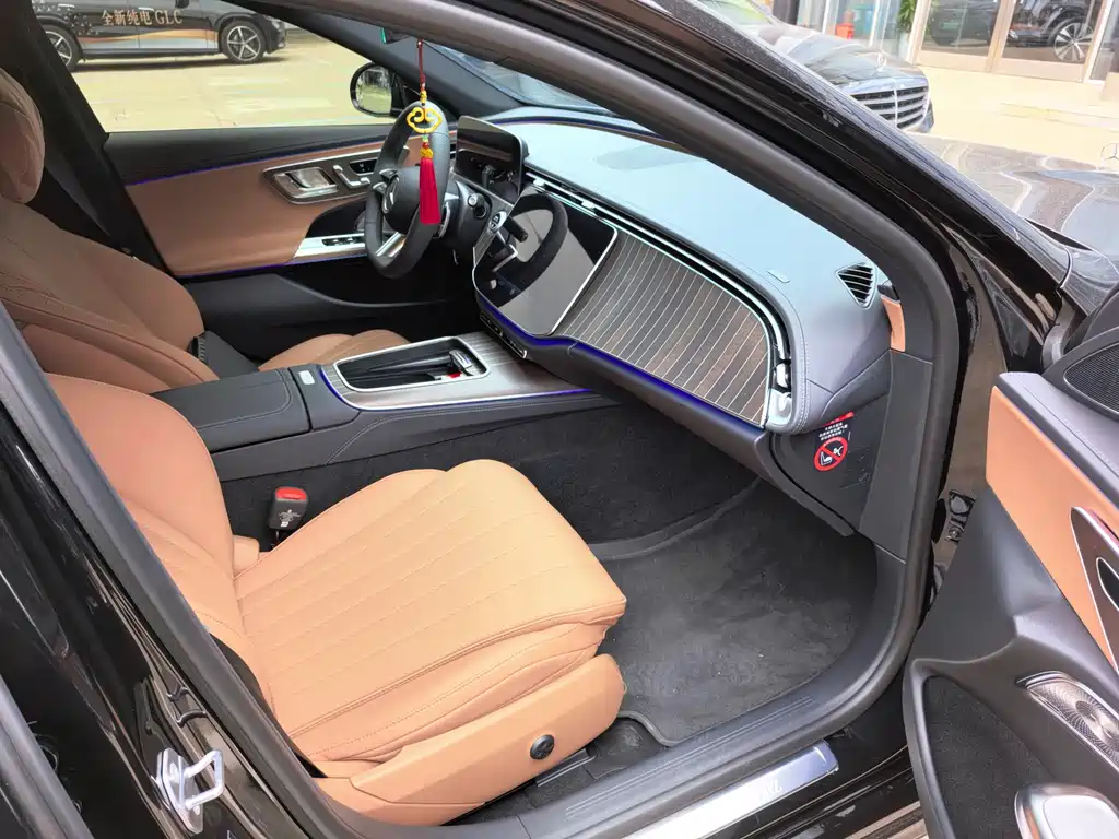 Mercedes-Benz E-Class — миниатюра 4