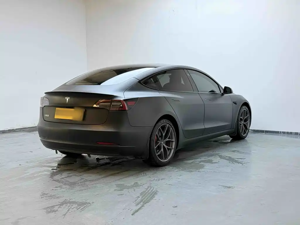Tesla Model 3 — миниатюра 7