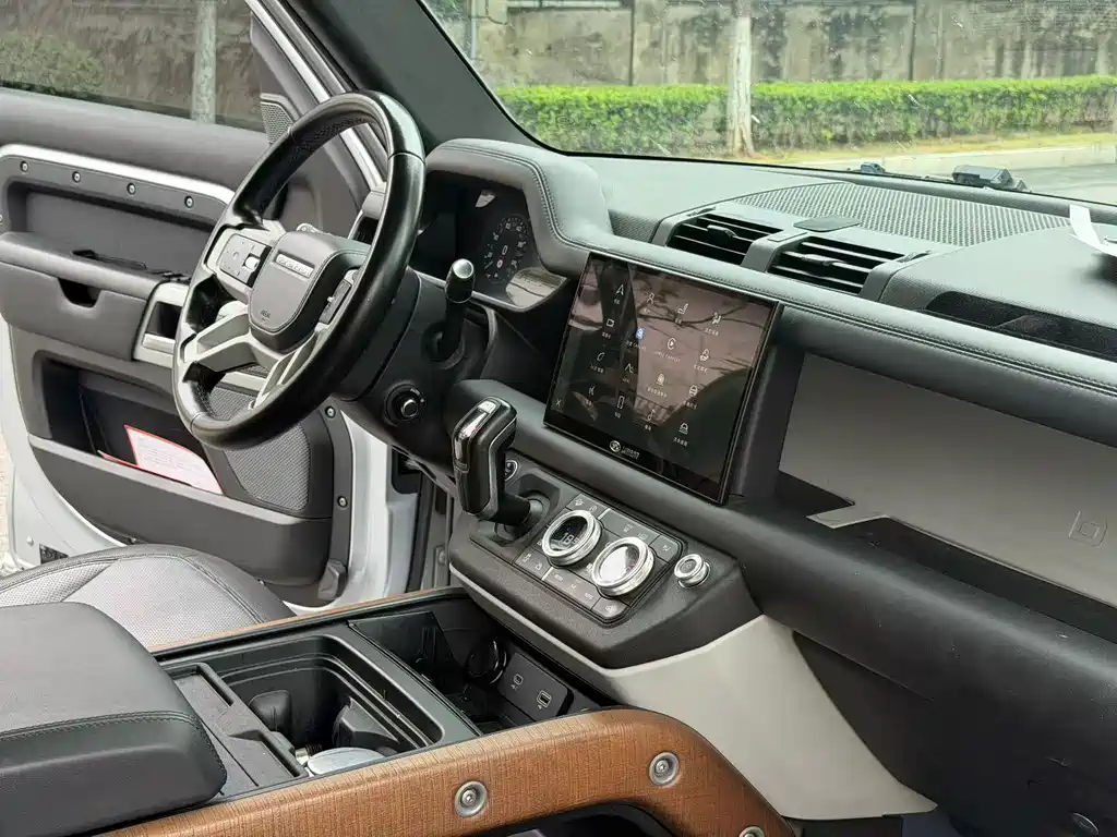 Land Rover Defender — миниатюра 6