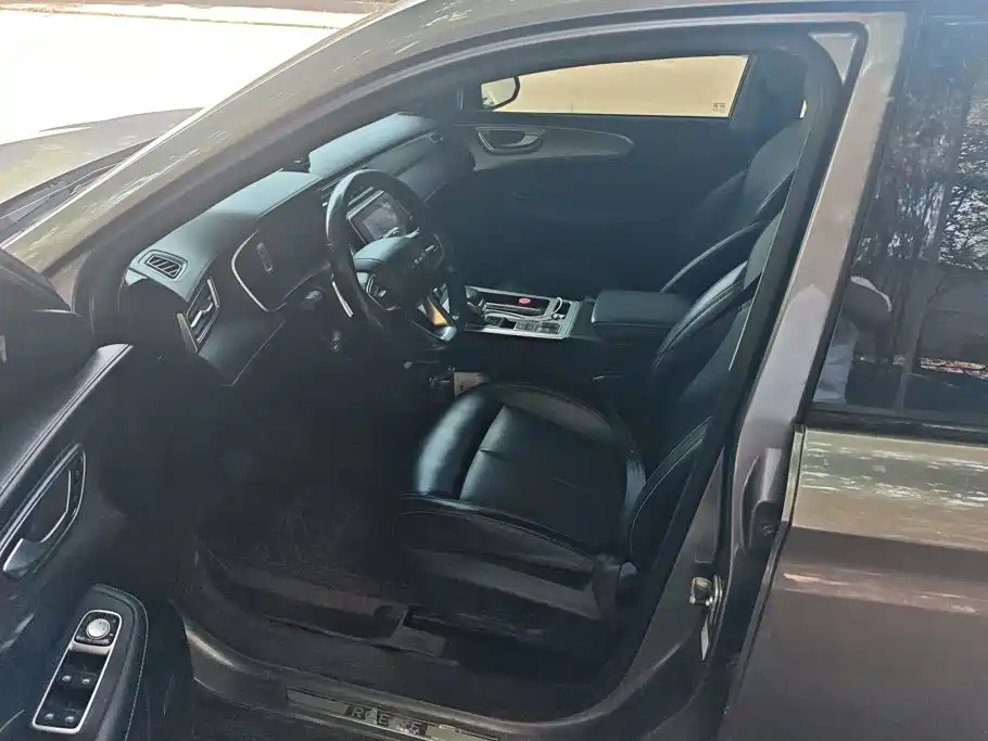 Roewe RX5 New Energy — миниатюра 9
