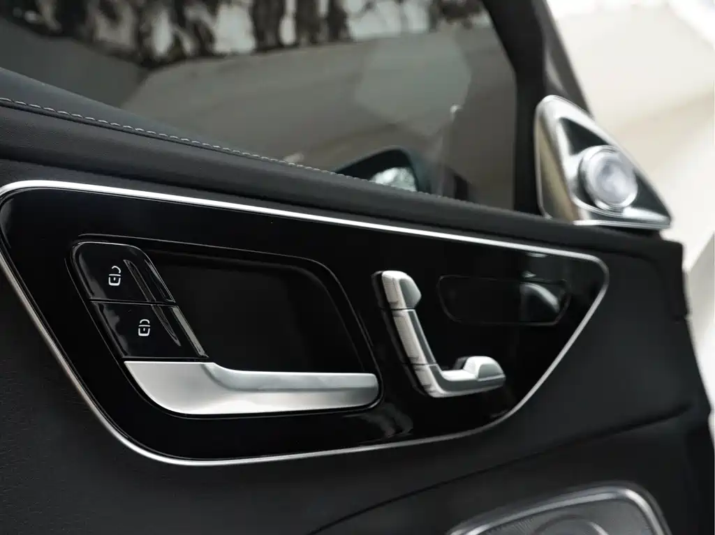 Mercedes-Benz C-Class — миниатюра 10