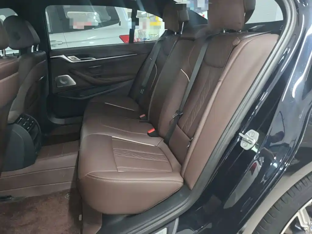BMW 5 Series — миниатюра 17