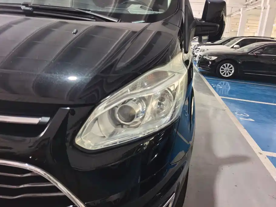 Ford Tourneo — миниатюра 5