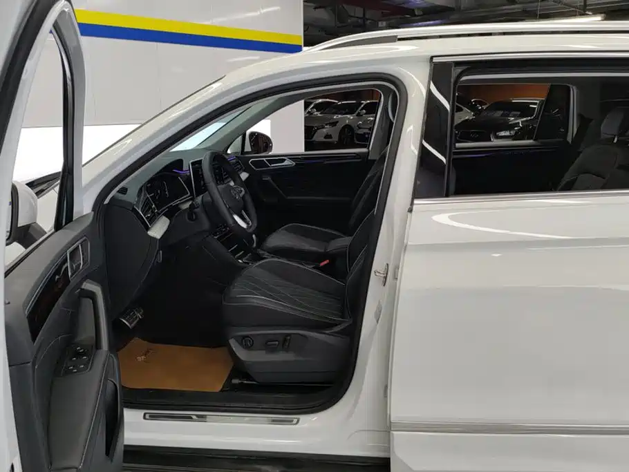 Volkswagen Tiguan L — миниатюра 9