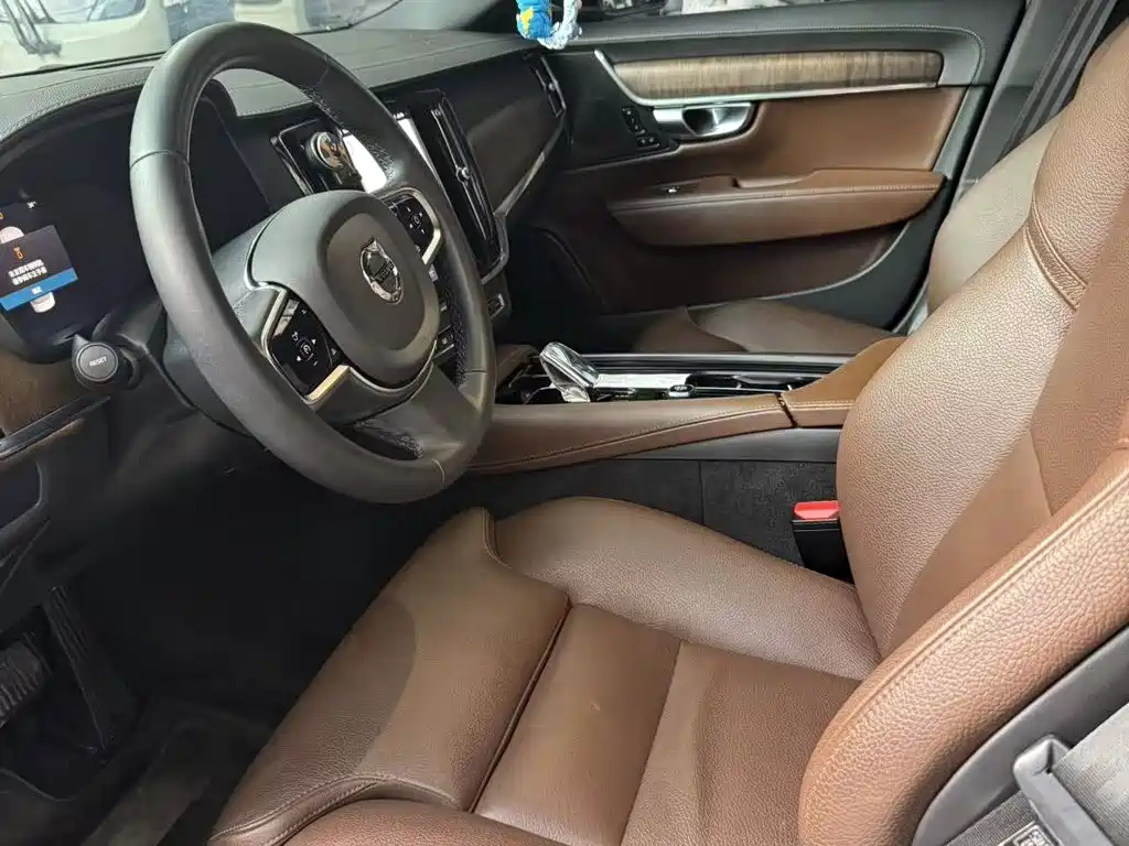 Volvo S90 2023 B5 Luxury