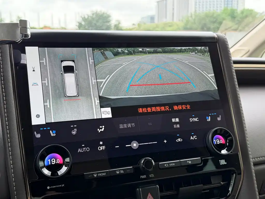 Toyota Vellfire — миниатюра 15