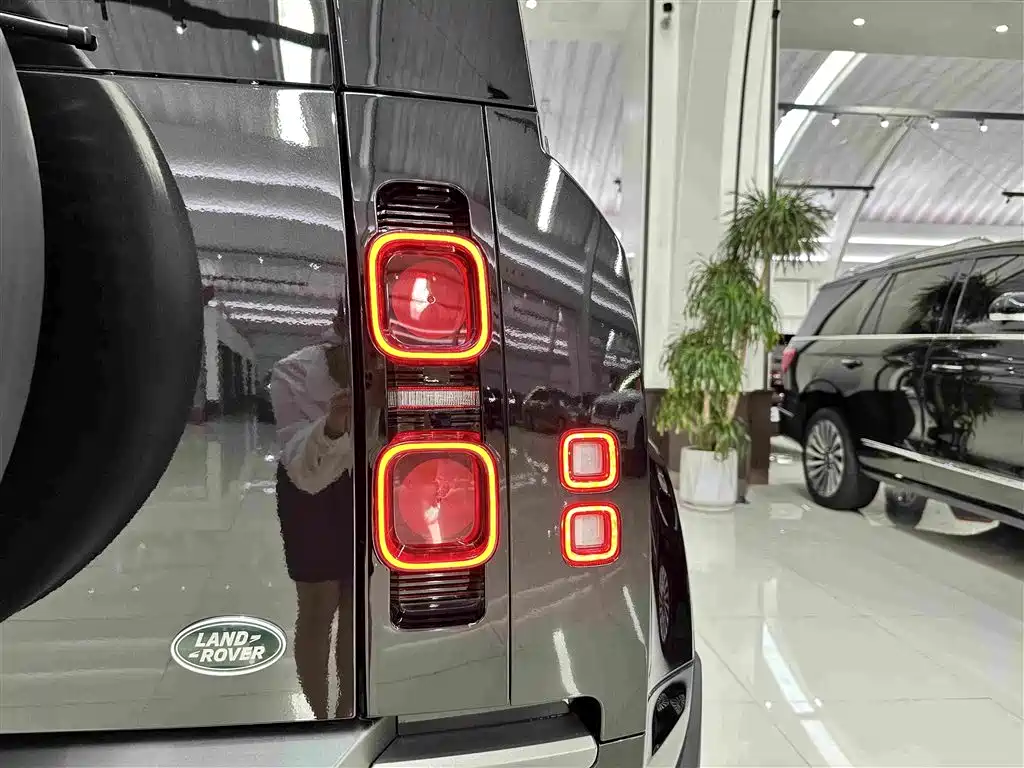 Land Rover Defender — миниатюра 36