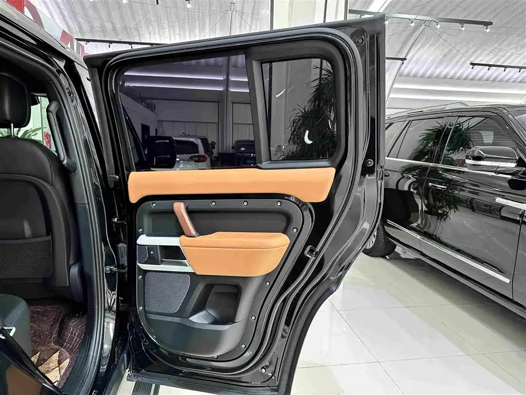 Land Rover Defender — миниатюра 30