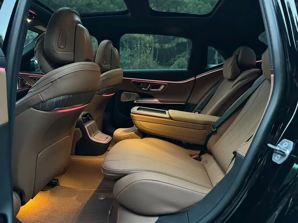 Mercedes-Benz E-Class — миниатюра 7