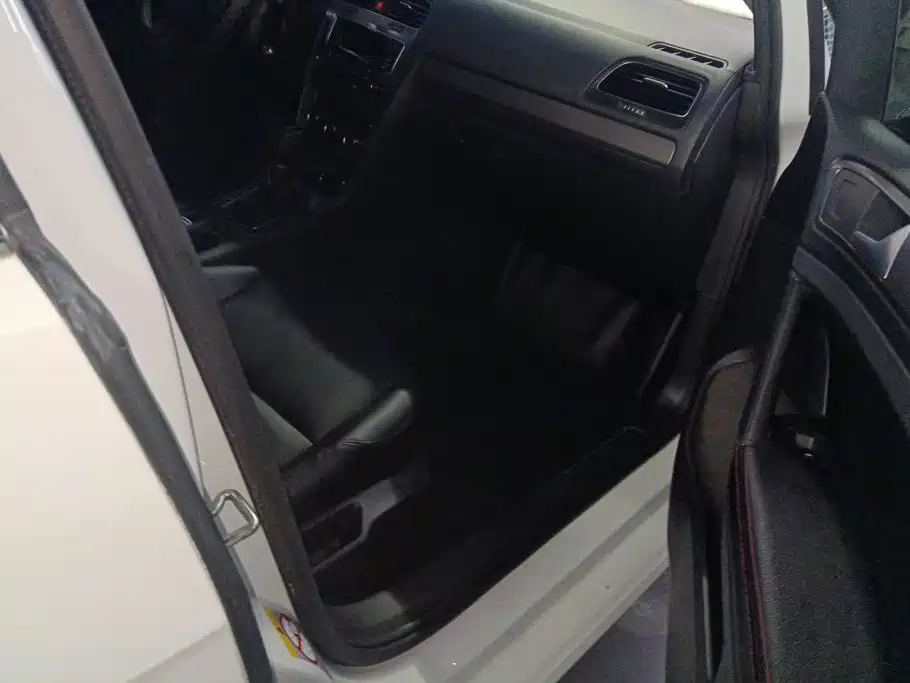 Volkswagen Golf — миниатюра 8