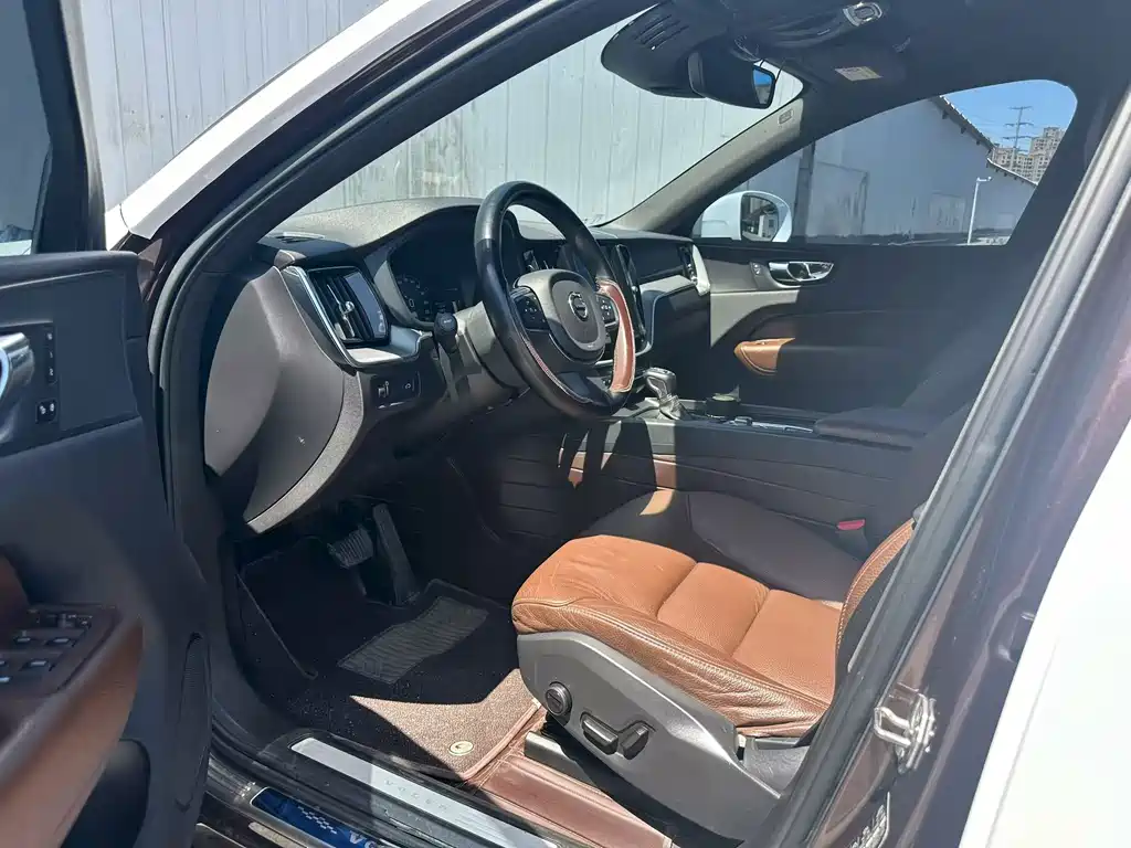 Volvo XC60 — миниатюра 4