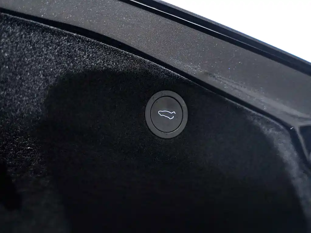 Tesla Model 3 — миниатюра 13