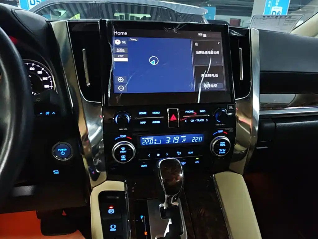 Toyota Alphard — миниатюра 13