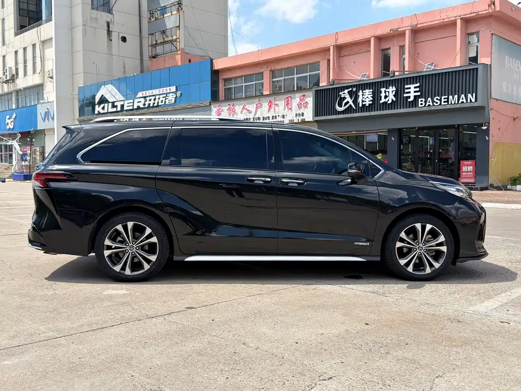 Toyota Granvia 2.5L Hybrid Premium PLUS Edition, фото 15