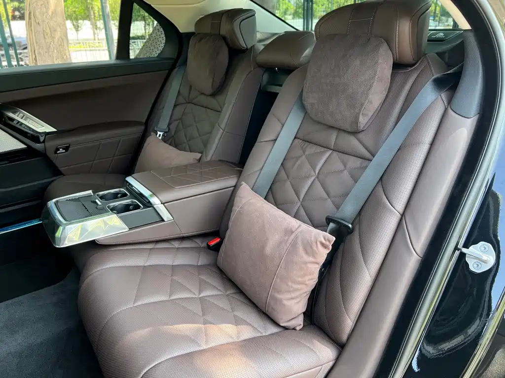 BMW 7 Series — миниатюра 15