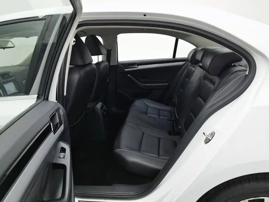 Volkswagen Sagitar — миниатюра 15