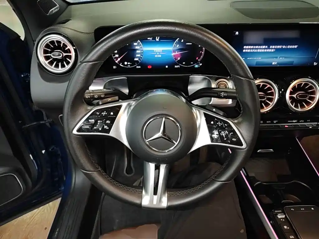 Mercedes-Benz GLB — миниатюра 11