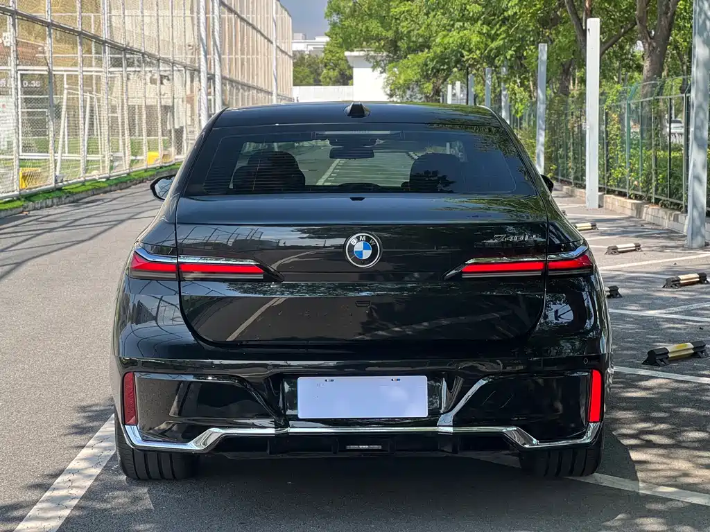 BMW 7 Series — миниатюра 5