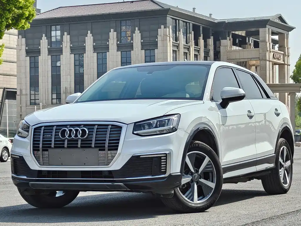 Audi Q2L E-tron