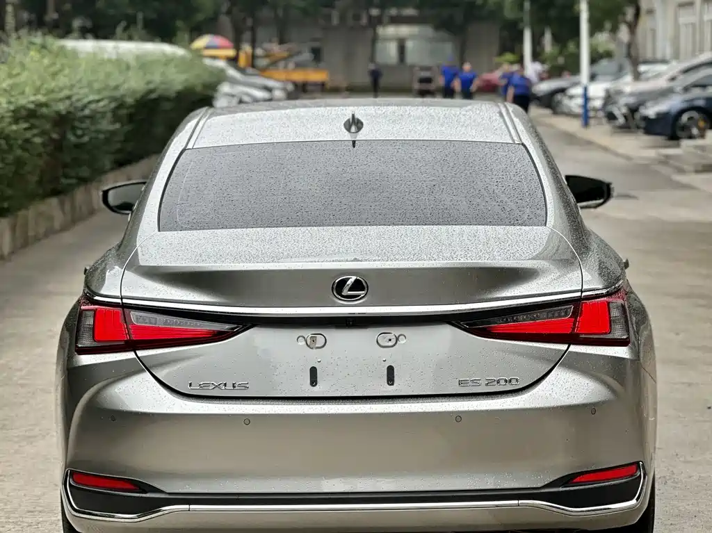 Lexus ES 2021 200