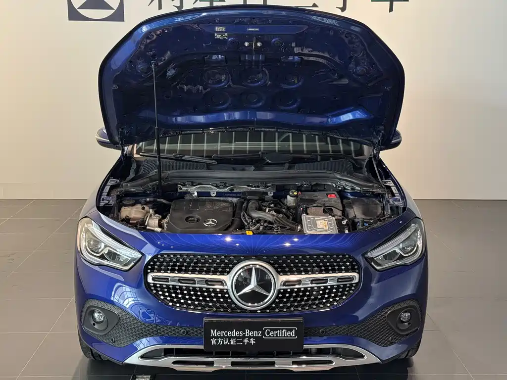 MERCEDES-BENZ GLA