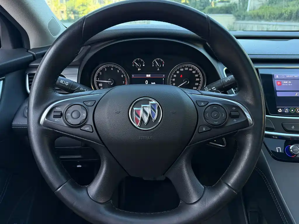 Buick LaCrosse — миниатюра 10