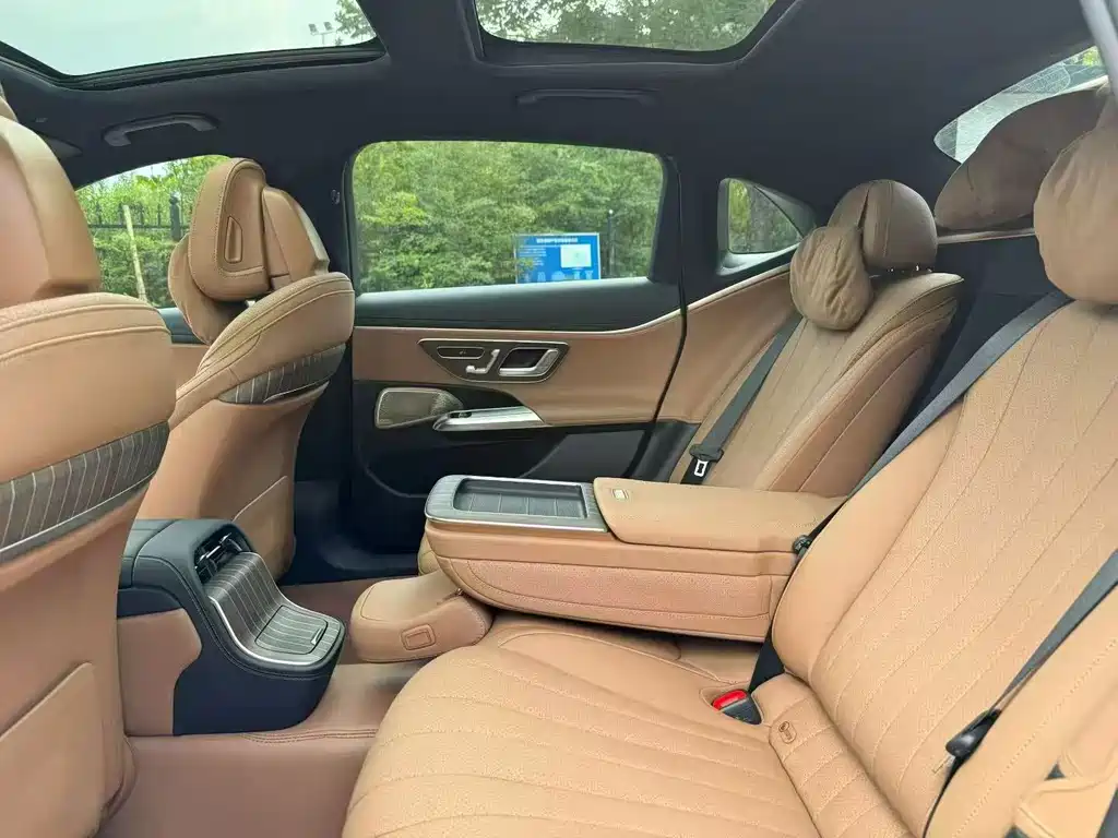 Mercedes-Benz E-Class — миниатюра 9