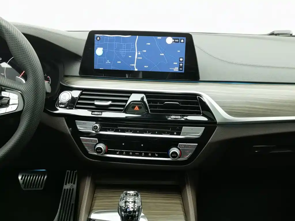 BMW 5 Series — миниатюра 12